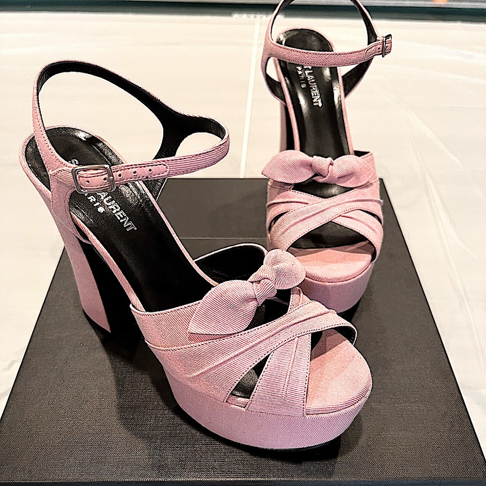 Mint Condition Pink Platform Sandal
